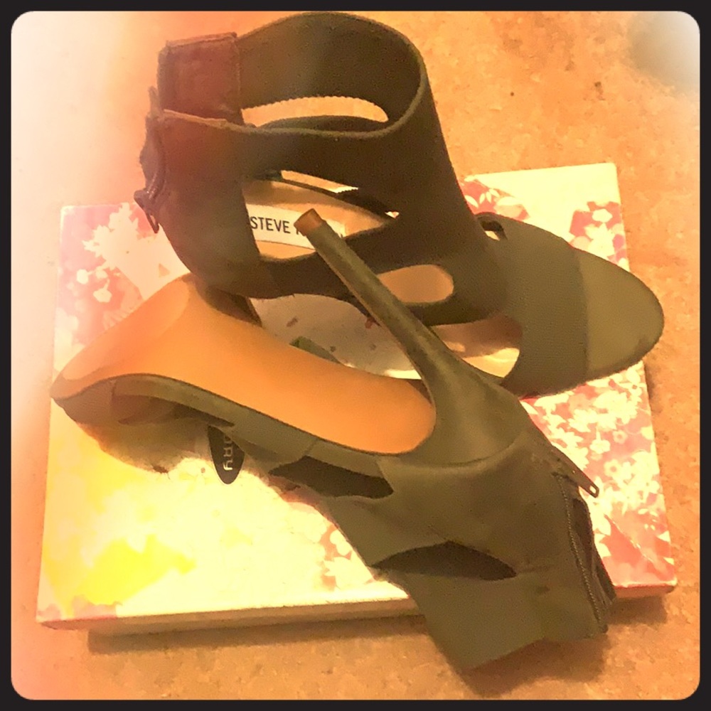Steve Madden strapping sandal. Brand new!